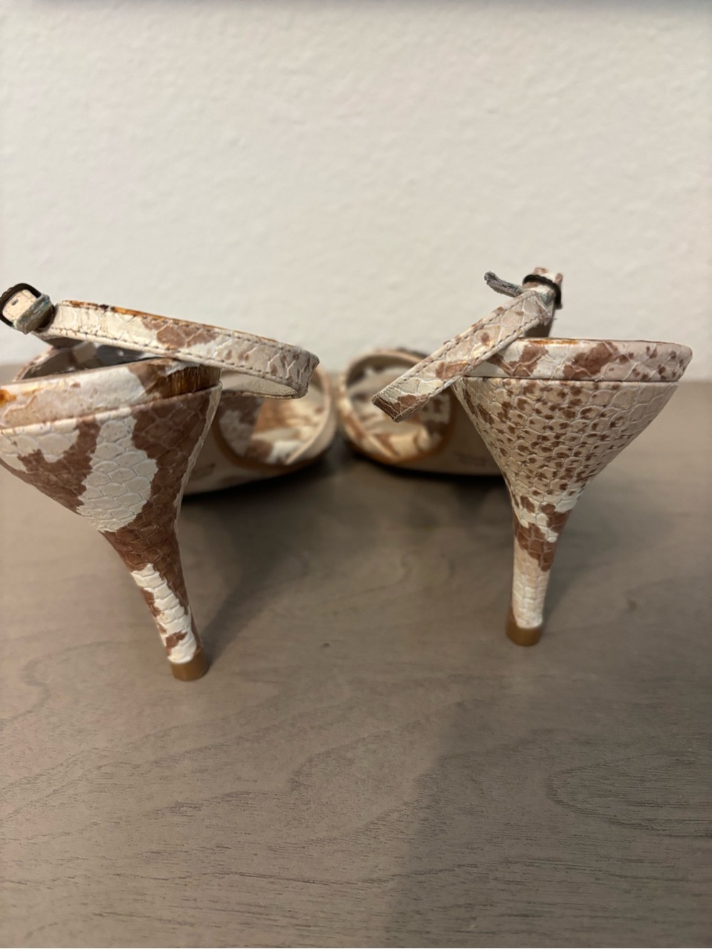 Vintage Gino Vaello beige brown snakeskin print laser cut slingback ruffle heels - Picture 3 of 9